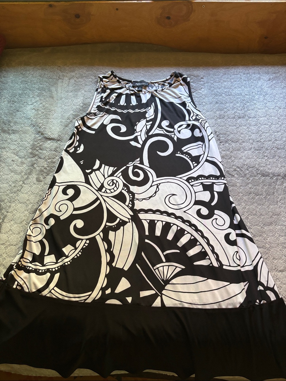 Ronni Nicole Black & White Graphic A-Line Skirt